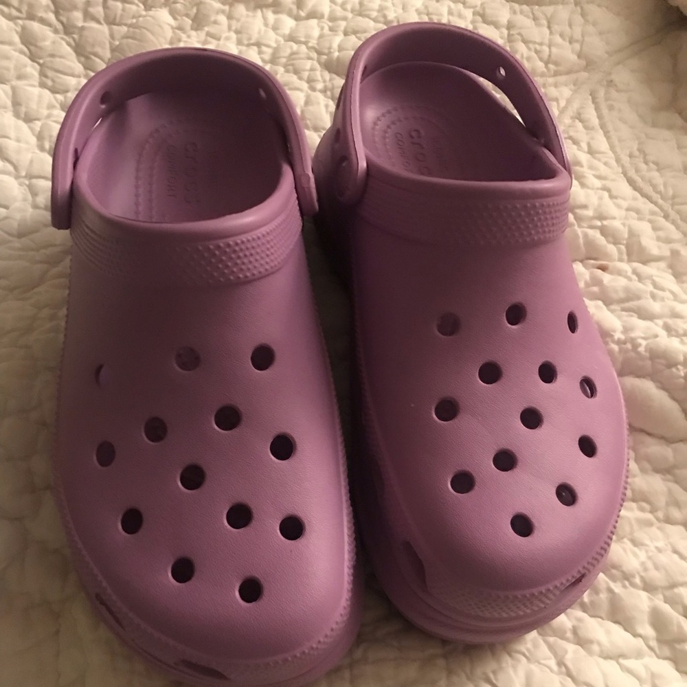 LIGHT PURPLE PLATFORM CROCS